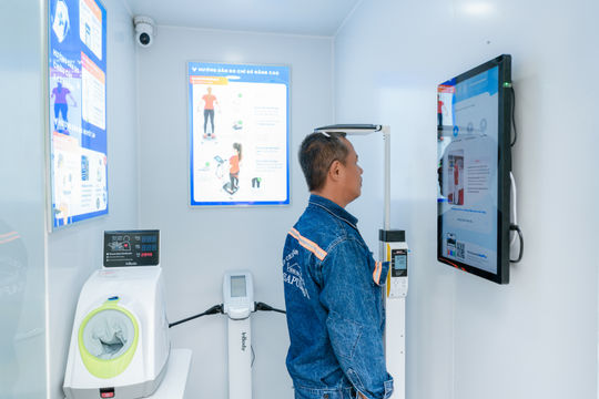 Phố đi bộ Nguyễn Huệ lần đầu ra mắt "Trạm Công dân số" siêu tiện ích