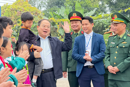 Quảng Ninh dự kiến thí điểm đưa đón học sinh bằng xe bus điện từ năm học 2026-2027