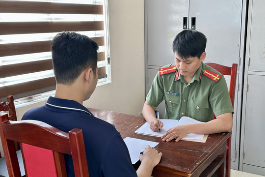 Khởi tố 2 đối tượng đánh bạc qua mạng và chơi lô đề