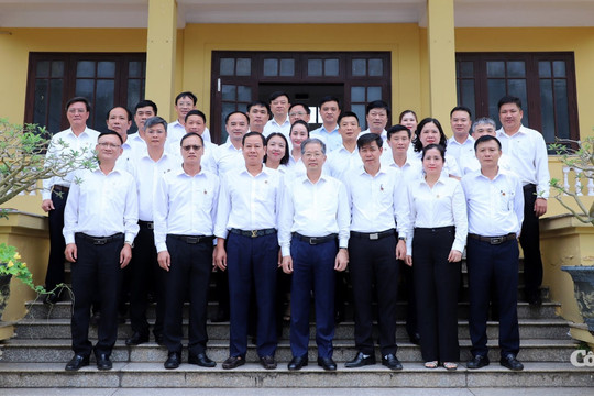 Chánh án TANDTC Nguyễn Văn Quảng làm việc với TAND hai cấp tỉnh Quảng Trị