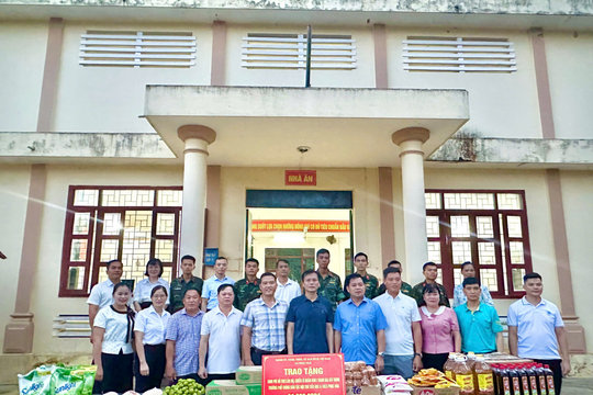 Thắm đượm nghĩa tình quân dân