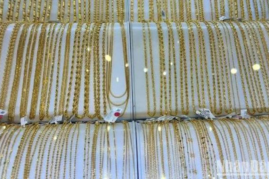 Giá vàng sáng 17/7: SJC giữ mốc 148,2 triệu đồng/lượng, thế giới giảm hơn 50 USD