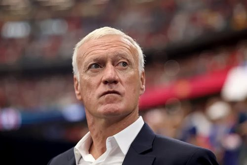 HLV Didier Deschamps thẳng thừng bác bỏ yêu cầu của các cầu thủ Pháp trước trận gặp Anh