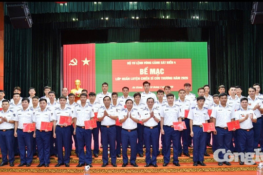 Bộ Tư lệnh Vùng Cảnh sát biển 4 tổ chức huấn luyện lớp chiến sĩ cứu thương