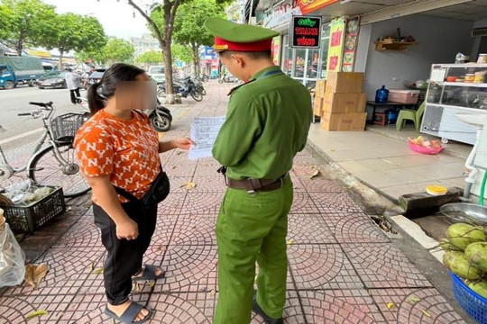 Phường Long Biên (Hà Nội) siết xử lý lấn chiếm hè phố, góp phần bảo đảm an toàn giao thông