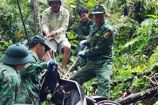 Bộ đội Biên phòng Lai Châu hỗ trợ công nhân gặp nạn tìm lại tài sản
