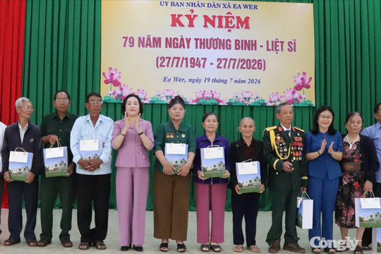 Phó Chủ tịch Quốc hội thăm người có công ở Đắk Lắk