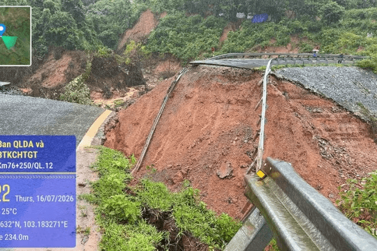 Thông xe tạm đèo Huổi Lóng sau sạt lở, tiếp tục xử lý nhiều điểm đứt đường ở Lai Châu