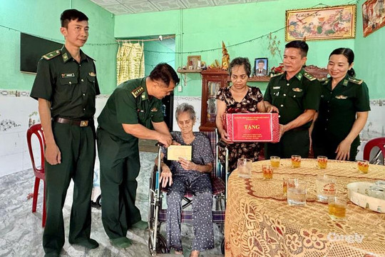 BĐBP Đắk Lắk tri ân Mẹ Việt Nam Anh hùng, gia đình chính sách