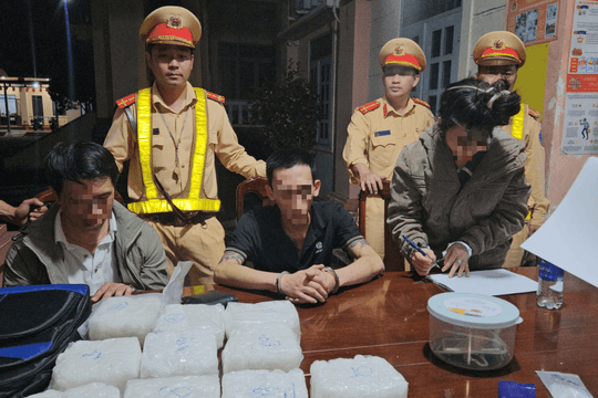CSGT Đắk Lắk được khen thưởng vì bắt hơn 10kg ma túy