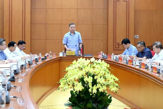 Vận dụng đúng phương pháp cách mạng trong đấu tranh phòng, chống “tự diễn biến”, “tự chuyển hóa” trong giai đoạn hiện nay