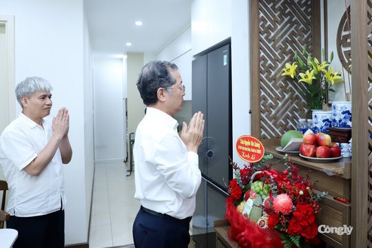 Chánh án Nguyễn Văn Quảng thăm hỏi thân nhân liệt sĩ ngành Tòa án