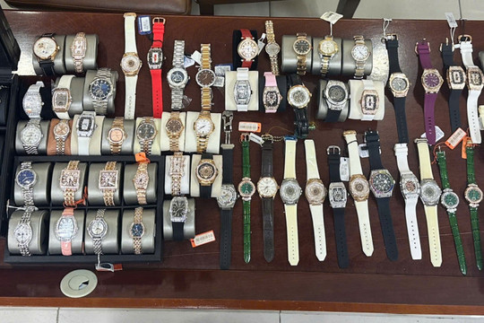 Khởi tố chủ shop bán đồng hồ giả các thương hiệu nổi tiếng