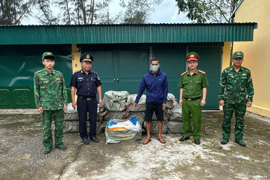 Phát hiện bè chở 800kg nầm lợn đông lạnh không giấy tờ trên sông Bắc Luân