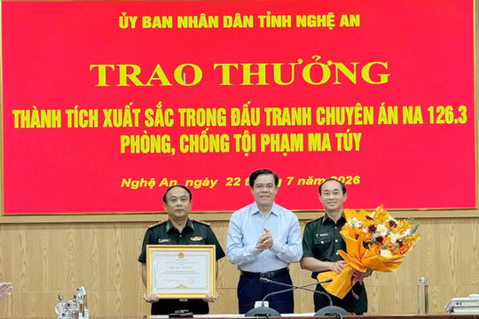 Trao thưởng Ban Chuyên án triệt phá đường dây vận chuyển ma túy qua biên giới