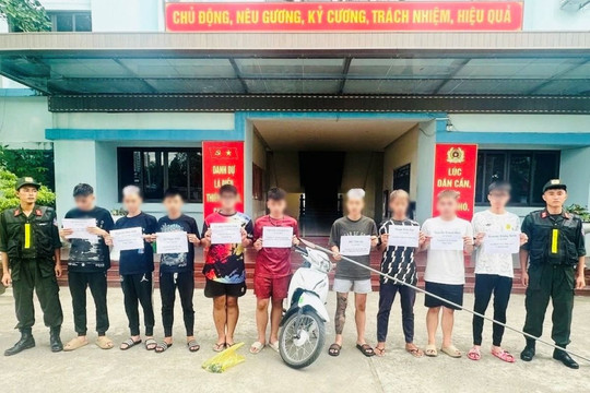 Hai nhóm thanh thiếu niên mang dao đi hỗn chiến