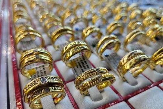 Giá vàng sáng 23/7: Vàng miếng SJC neo mốc 146 triệu đồng/lượng