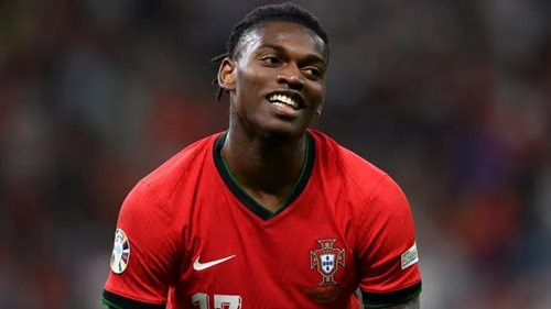 Rafael Leao hứng 'bão' chỉ trích