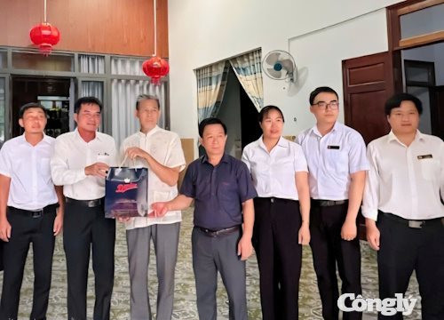TAND khu vực 9 - Lâm Đồng thăm, tặng quà người có công