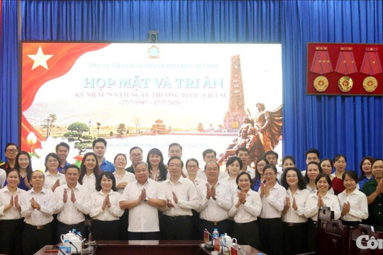 Tri ân người có công là hoạt động thiết thực của TAND hai cấp TP.HCM