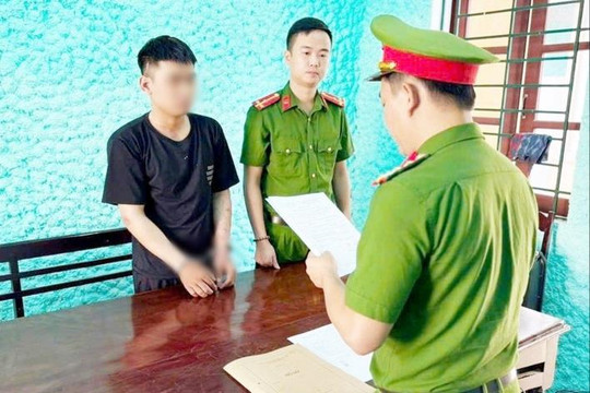 Mâu thuẫn trên bàn bia, thanh niên vác dao náo loạn làng quê