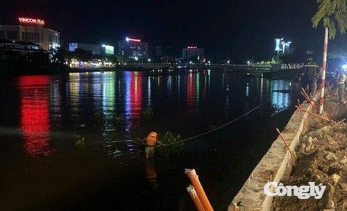 Khẩn trương tìm kiếm nạn nhân đuối nước mất tích trên kênh Long Xuyên