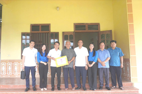 TAND tỉnh Lạng Sơn thăm, tặng quà tri ân người có công