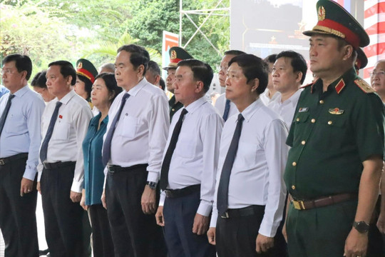 Lãnh đạo Đảng, Nhà nước dâng hương Anh hùng liệt sĩ tại Công viên Lê Thị Riêng