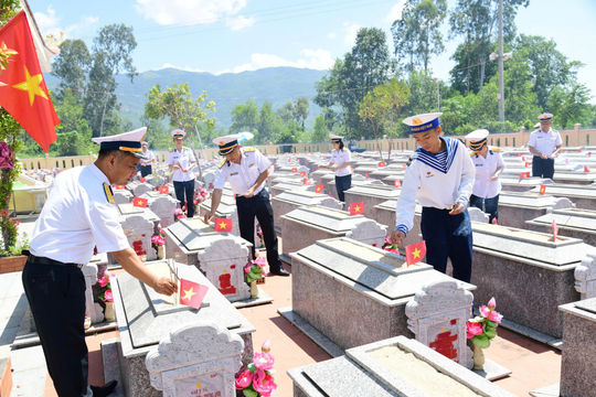 Vùng 3 Hải quân triển khai nhiều hoạt động tri ân Ngày Thương binh - Liệt sĩ