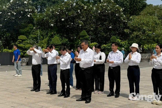 Tòa phúc thẩm TANDTC tại TP.HCM tri ân các Anh hùng liệt sĩ