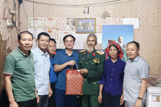 TAND tỉnh Lai Châu tri ân người có công tại xã biên giới Pa Ủ