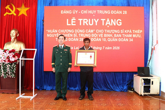 Chủ tịch nước truy tặng Huân chương Dũng cảm cho Thượng sĩ Kpă Thiêp