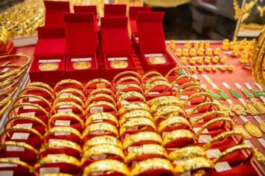 Giá vàng sáng 27/7: Vàng thế giới tăng, SJC giữ mức 141,5 triệu đồng/lượng