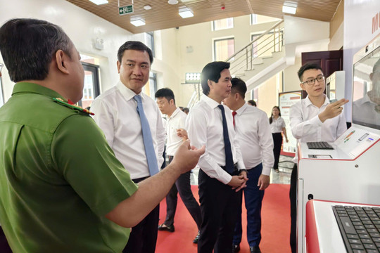 Lạng Sơn khai trương mô hình “Trạm dịch vụ công số”