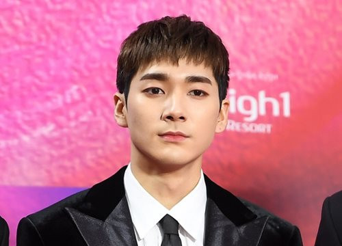 Cựu thành viên NU'EST Aron tiết lộ cuộc sống làm nhân viên văn phòng, vẫn theo đuổi đam mê âm nhạc
