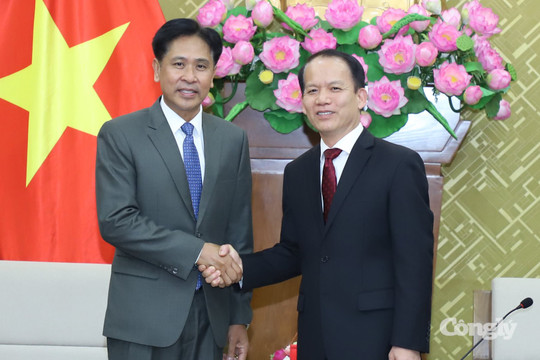 Chánh án TANDTC Lào thăm, làm việc với Bộ Tư pháp Việt Nam