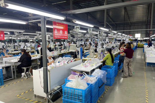 Sức ép cán cân thương mại FDI và làn sóng dịch chuyển công nghệ cao