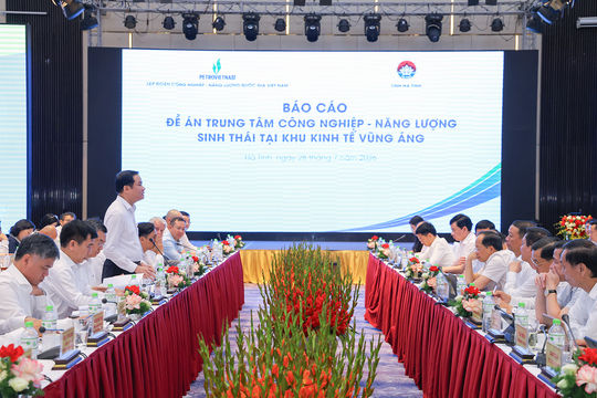 Petrovietnam làm việc với Tỉnh ủy, UBND tỉnh Hà Tĩnh về định hướng mở rộng hợp tác lĩnh vực công nghiệp - năng lượng