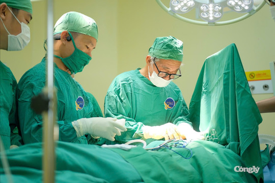 Phẫu thuật thành công dị tật xương đòn cực hiếm