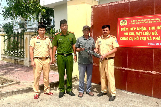 Nhặt được súng kíp ven đường, người đàn ông chủ động giao nộp Công an