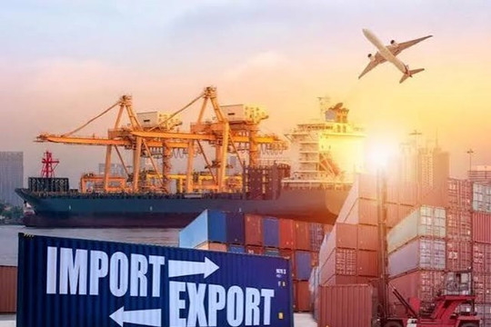 Cán cân thương mại doanh nghiệp FDI giảm gần 65%