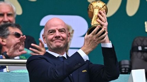Gianni Infantino yêu cầu các thành viên FIFA đồng ý với kế hoạch "bán World Cup"