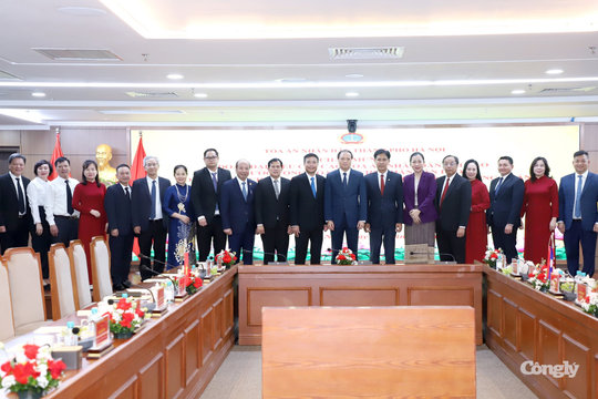 Đoàn đại biểu cấp cao TANDTC Lào thăm và làm việc với TAND TP. Hà Nội