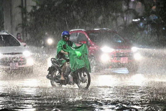Thời tiết ngày 2/8: Mưa dông tiếp diễn, nhiều khu vực đối mặt nguy cơ ngập úng và lốc sét