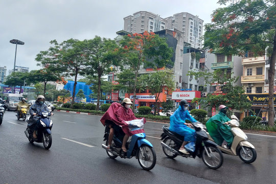 Thời tiết ngày 3/8: Mưa dông bao trùm nhiều khu vực, cảnh báo mưa lớn và lốc sét