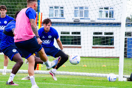 Wigan Athletic huấn luyện cầu thủ bằng GPS, video và drone