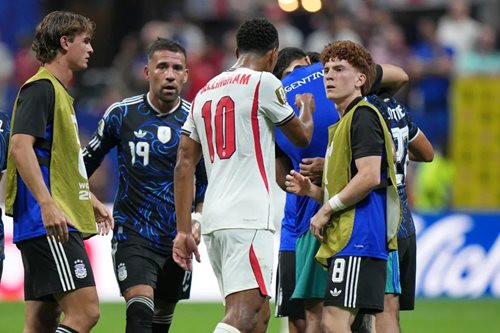 Fan Chelsea phản ứng dữ dội khi Valentin Barco gia nhập