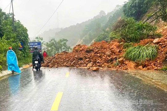 Tuyên Quang: Mưa lớn kéo dài gây sạt lở nghiêm trọng, chia cắt nhiều tuyến giao thông