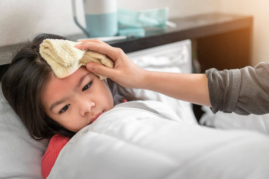 Chăm sóc bệnh nhân sốt xuất huyết tại nhà cần lưu ý gì?