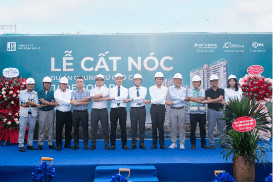 Tổ hợp căn hộ cao cấp Jade Square cất nóc sau hơn 8 tháng thi công